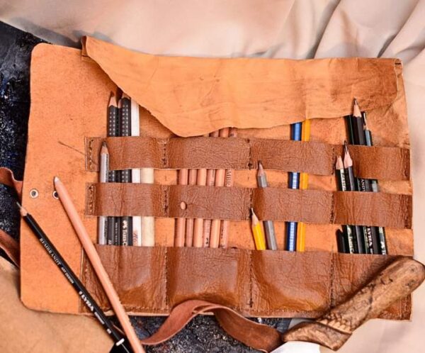 Estuche de lapices,cuaderno, cuero, manos obreras, bolivia, hecho a mano, artesanias