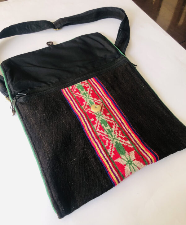 bandolera, aguayo, manos obreras, bolivia, hecho a mano, artesanias, tejidos, telar, lana de oveja.