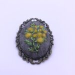 Prendedor Bordado "Flores Amarillas"