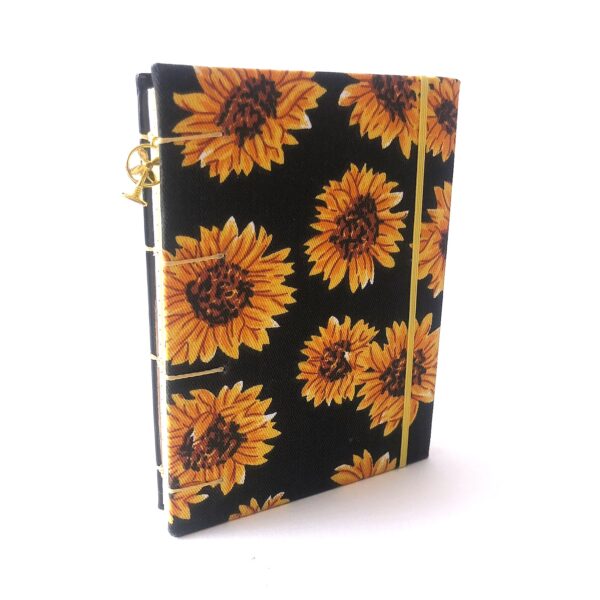 Cuadernos, pintados a mano, manos obreras, Bolivia, hecho a mano, artesanías, mujeres artesanas.