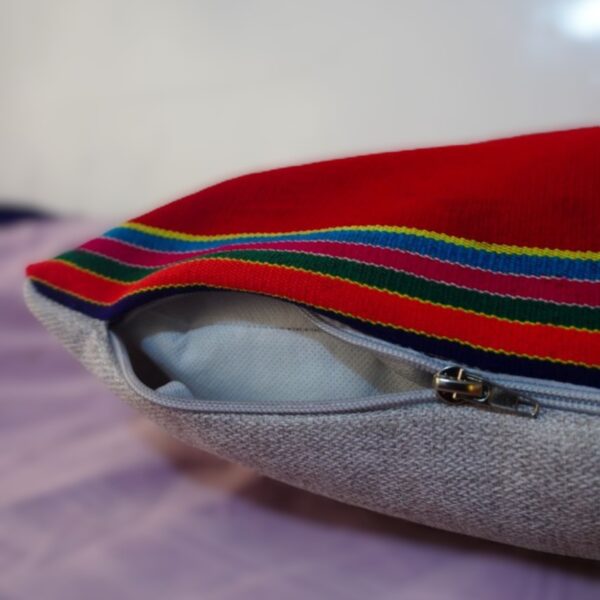 manos obreras, mujeres artesanas, bolivia, la paz, tejidos, almohadones, hogar, aguayo.|