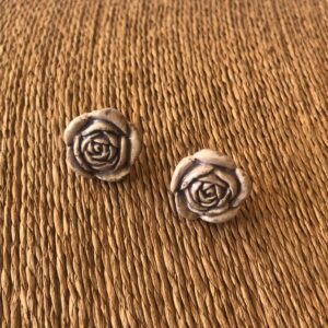 manos obreras, mujeres, artesanas, artesanías, hecho a mano, la az, bolivia, aretes , cerámica.