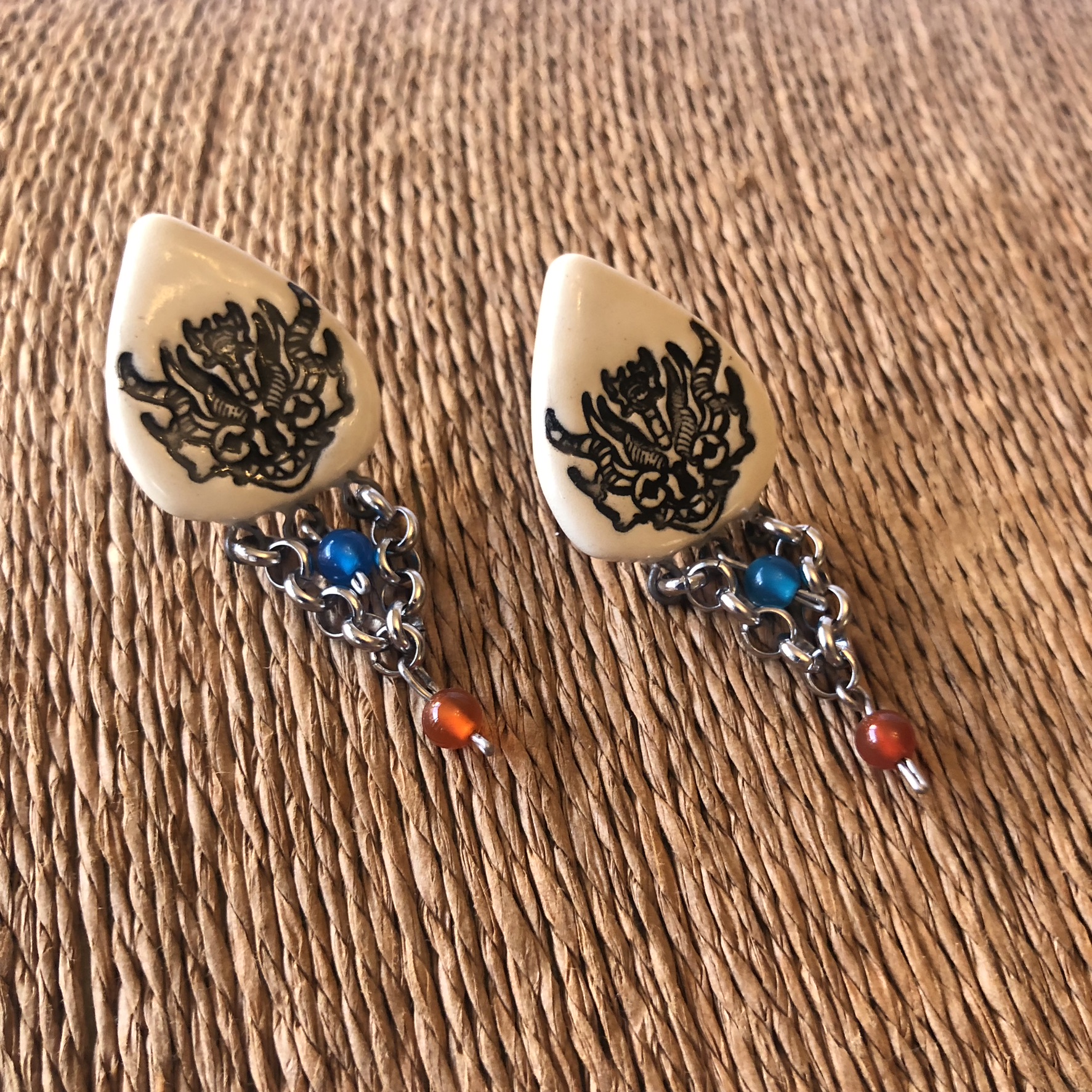 manos obreras, mujeres, artesanas, artesanías, hecho a mano, la az, bolivia, aretes , cerámica.