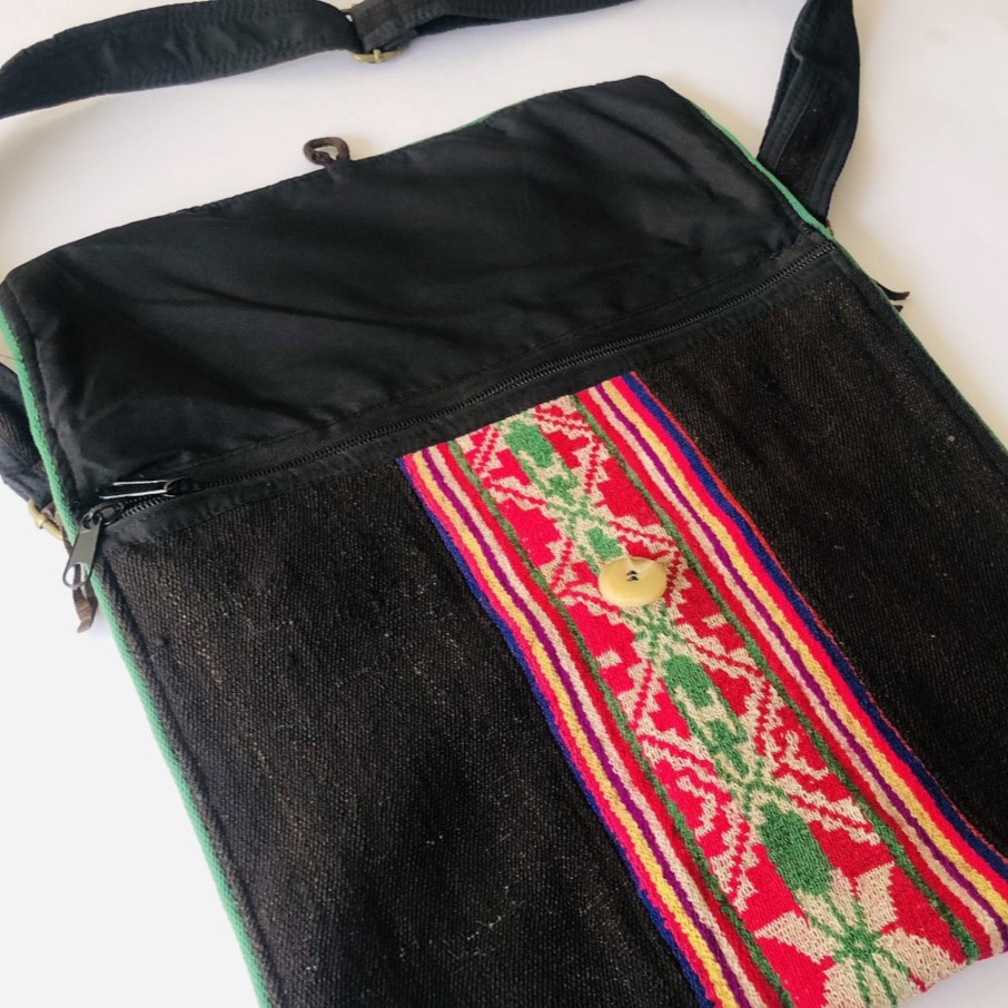 bandolera, aguayo, manos obreras, bolivia, hecho a mano, artesanias, tejidos, telar, lana de oveja.