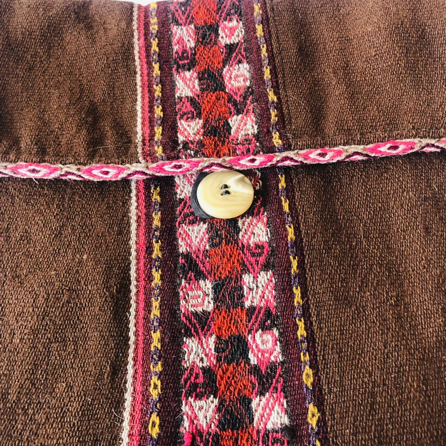 bandolera, aguayo, manos obreras, bolivia, hecho a mano, artesanias, tejidos, telar, lana de oveja.