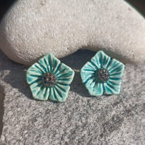 manos obreras. hecho a mano, mujeres artesanas, bisuteria, ceramica esmaltada, aretes, collar