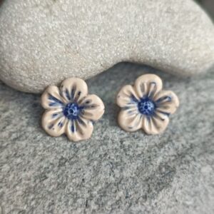 manos obreras. hecho a mano, mujeres artesanas, bisuteria, ceramica esmaltada, aretes, collar