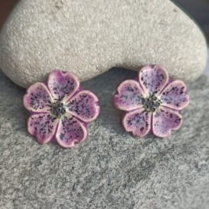 manos obreras. hecho a mano, mujeres artesanas, bisuteria, ceramica esmaltada, aretes, collar